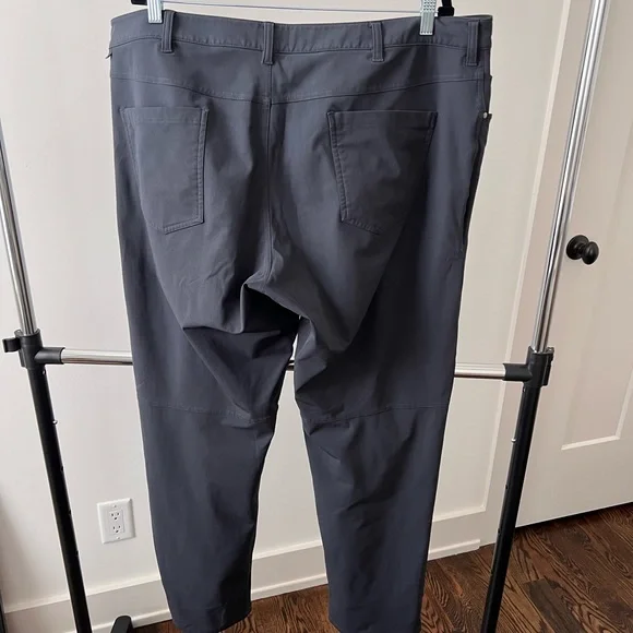 Lululemon Men’s ABC Pants - Picture 5 of 6